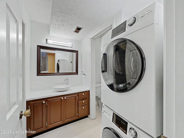 2845 Hikes Ln 302, Louisville, KY 40218