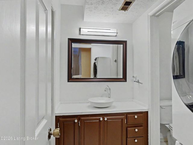 2845 Hikes Ln 302, Louisville, KY 40218