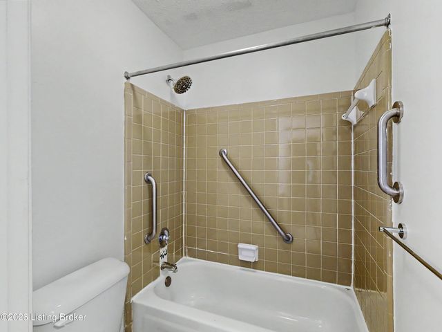 2845 Hikes Ln 302, Louisville, KY 40218