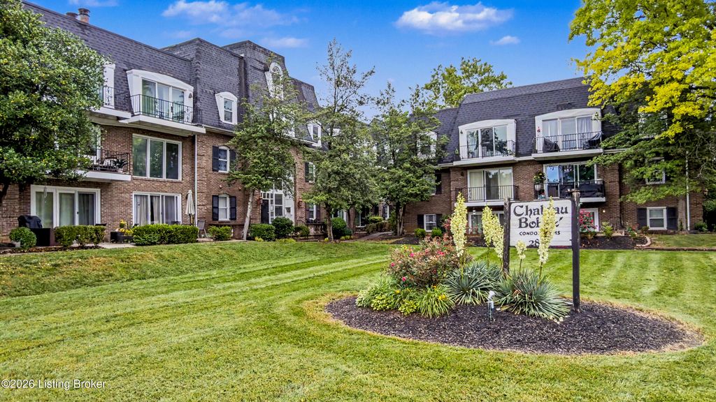 2845 Hikes Ln 302, Louisville, KY 40218