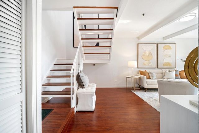 100 W El Camino Real 40, Mountain View, CA 94040