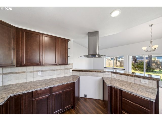 2679 FRANKLIN Ave Sw, Bandon, OR 97411