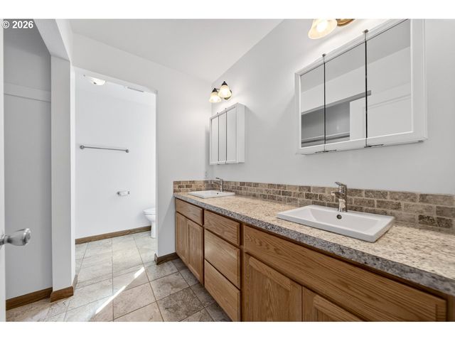 2679 FRANKLIN Ave Sw, Bandon, OR 97411