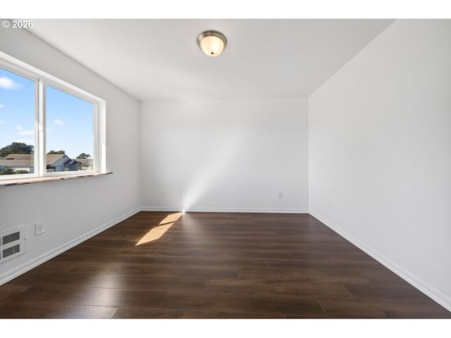 2679 FRANKLIN Ave Sw, Bandon, OR 97411