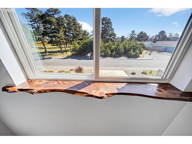 2679 FRANKLIN Ave Sw, Bandon, OR 97411