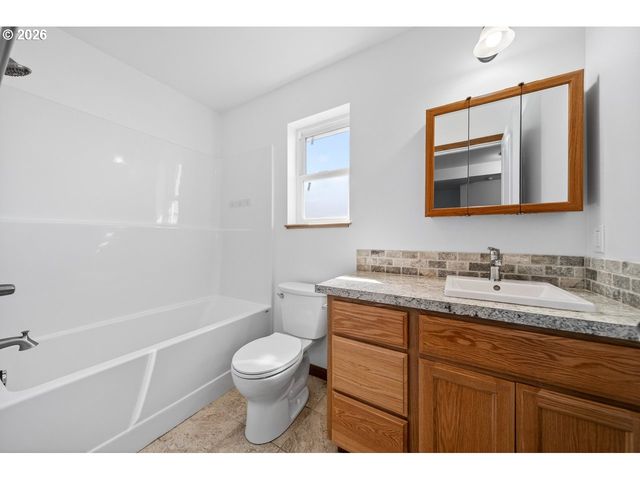 2679 FRANKLIN Ave Sw, Bandon, OR 97411