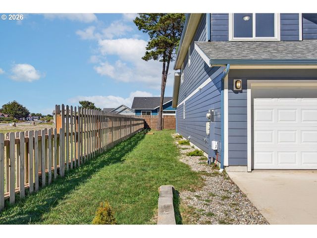 2679 FRANKLIN Ave Sw, Bandon, OR 97411