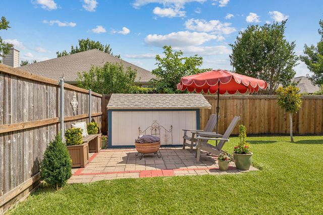 5801 Meadowglen Drive, Denton, TX 76226
