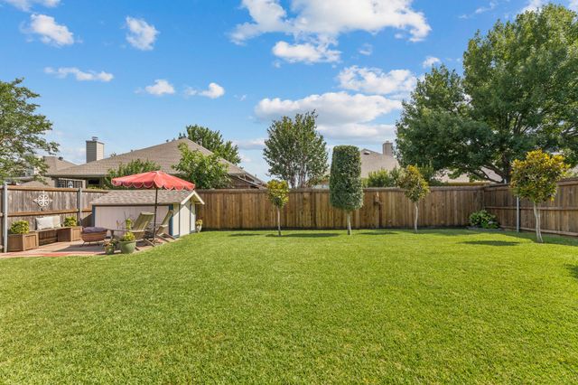 5801 Meadowglen Drive, Denton, TX 76226