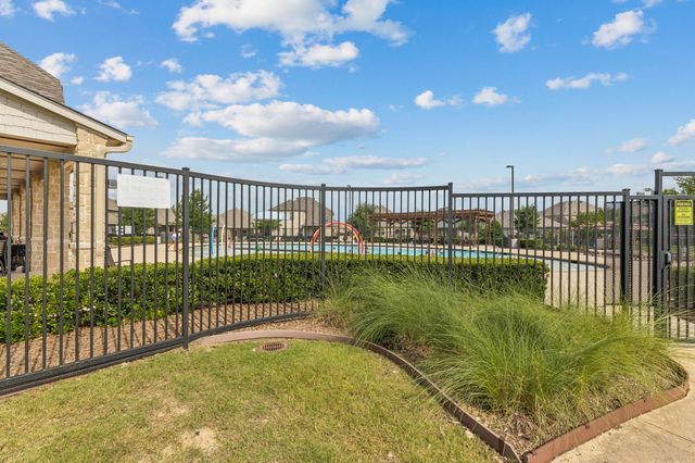5801 Meadowglen Drive, Denton, TX 76226