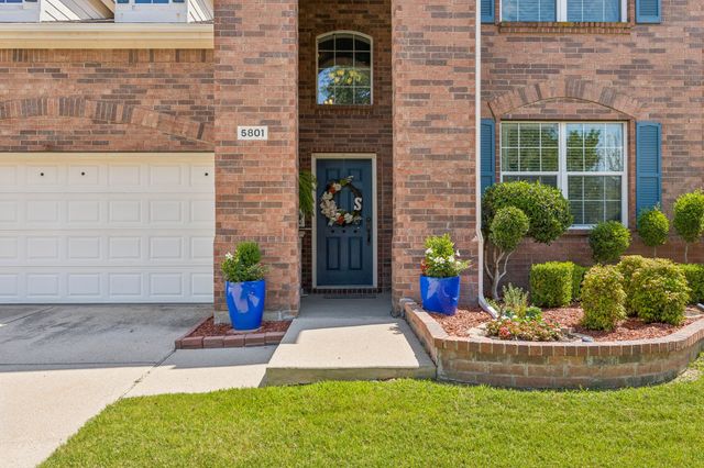 5801 Meadowglen Drive, Denton, TX 76226