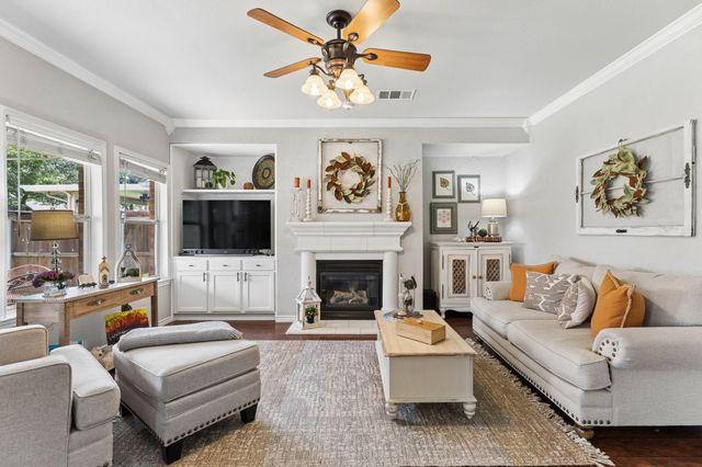 5801 Meadowglen Drive, Denton, TX 76226