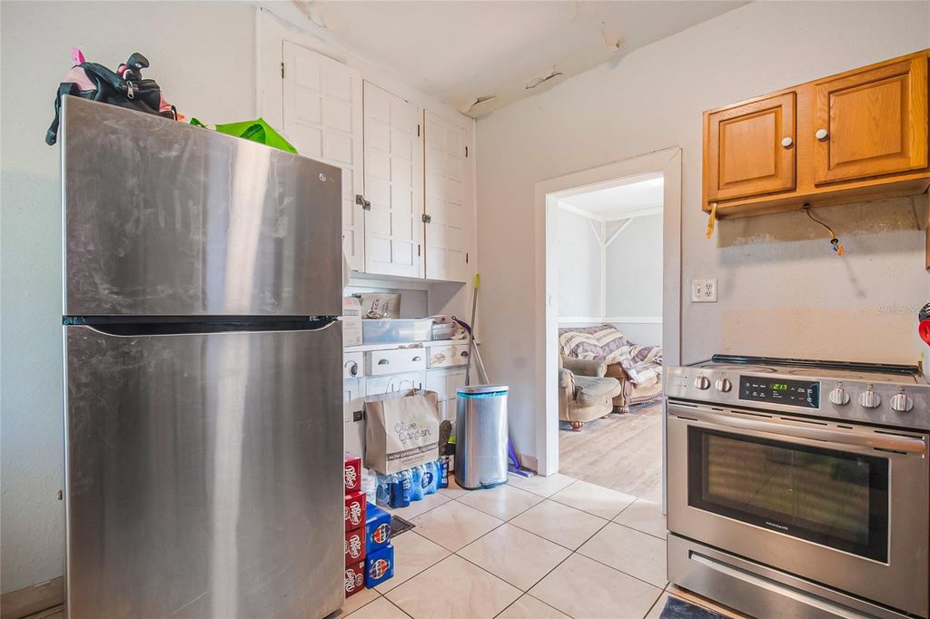 Image 13 of property listing at 311 W PEARCE AVENUE, Eagle Lake, FL 33839