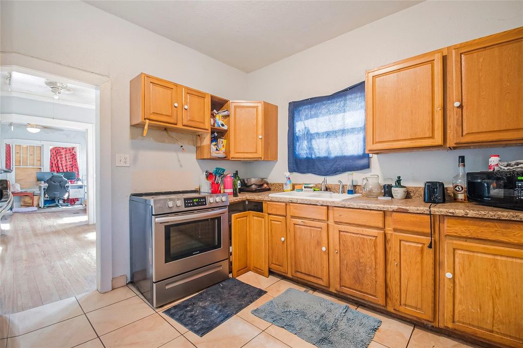 Image 15 of property listing at 311 W PEARCE AVENUE, Eagle Lake, FL 33839