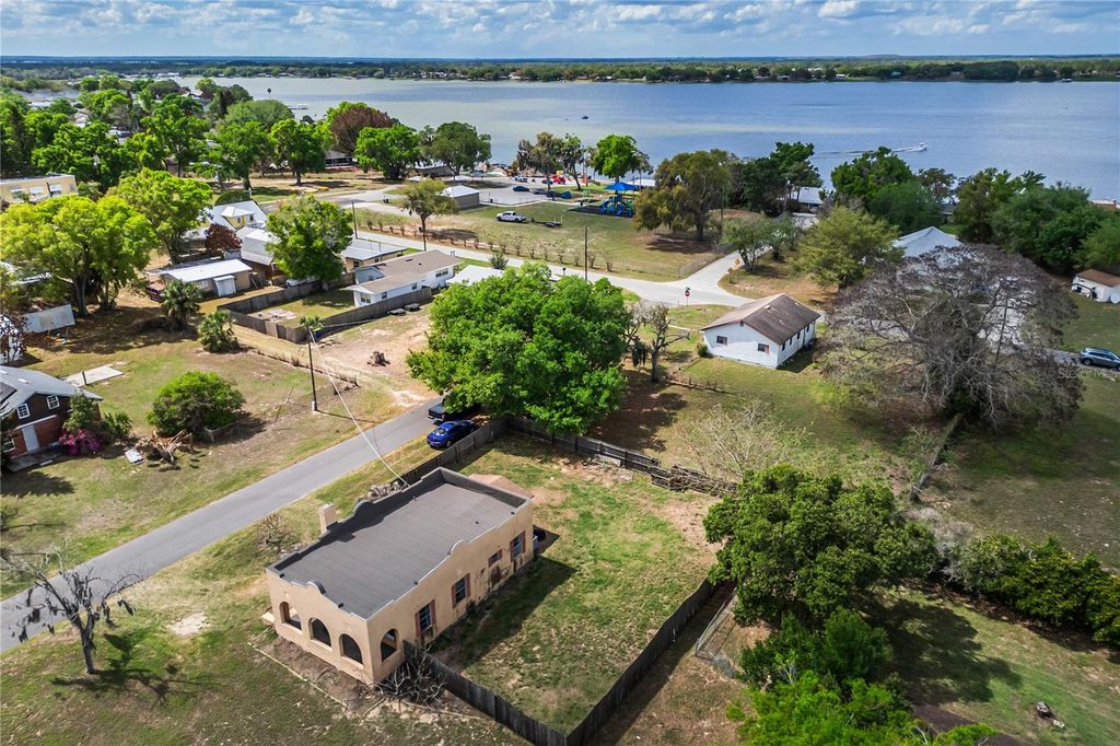 Image 5 of property listing at 311 W PEARCE AVENUE, Eagle Lake, FL 33839