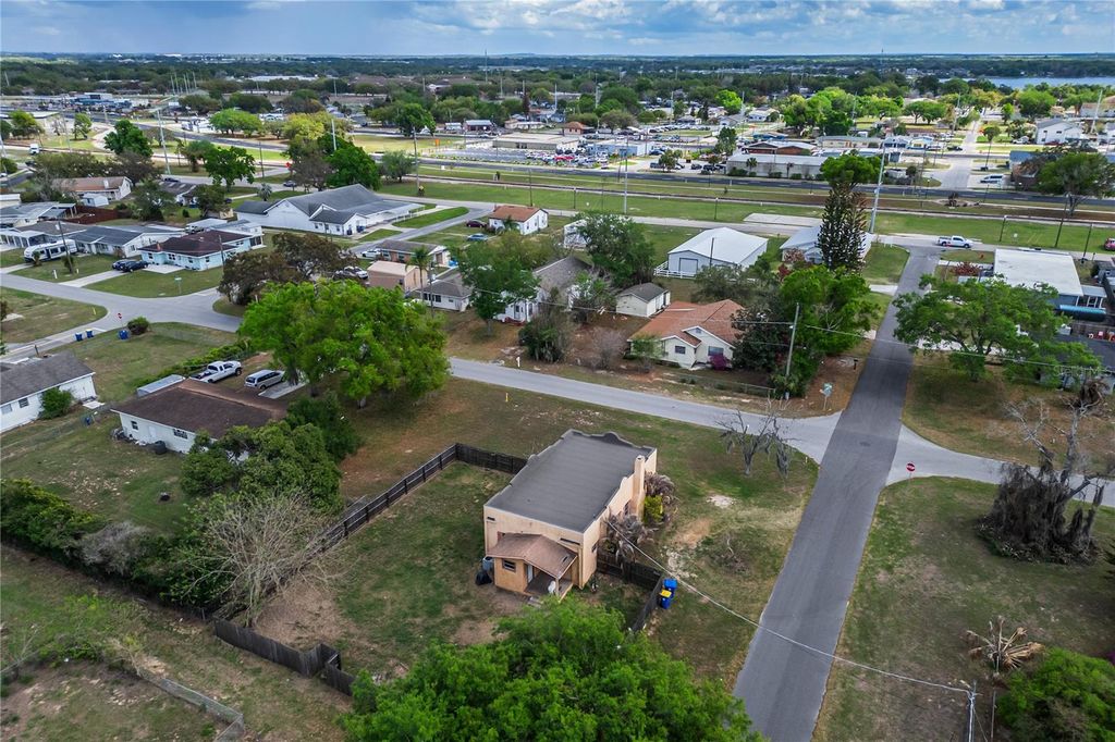 Image 6 of property listing at 311 W PEARCE AVENUE, Eagle Lake, FL 33839