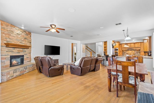 1370 Meadows Avenue, Lantana, TX 76226