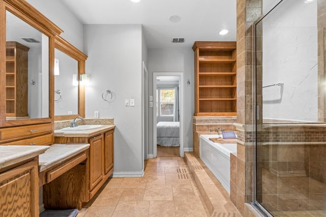 1370 Meadows Avenue, Lantana, TX 76226