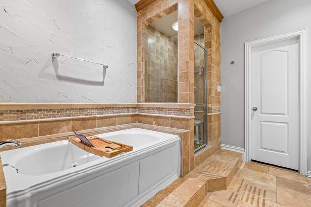 1370 Meadows Avenue, Lantana, TX 76226