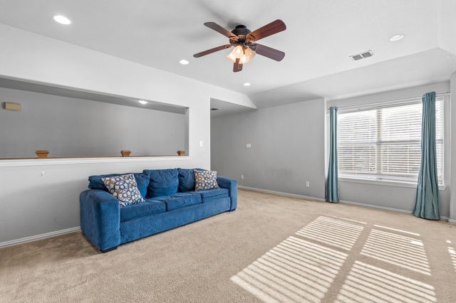 1370 Meadows Avenue, Lantana, TX 76226