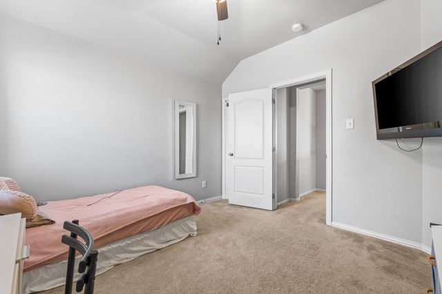 1370 Meadows Avenue, Lantana, TX 76226