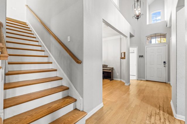 1370 Meadows Avenue, Lantana, TX 76226