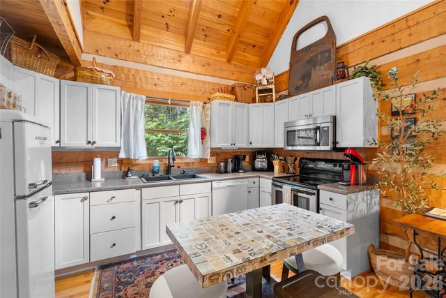 110 Gunter Town Road, Marshall, NC 28753