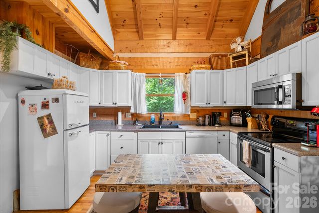 110 Gunter Town Road, Marshall, NC 28753