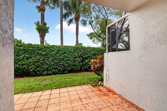 8289 Via Serena, Boca Raton, FL 33433