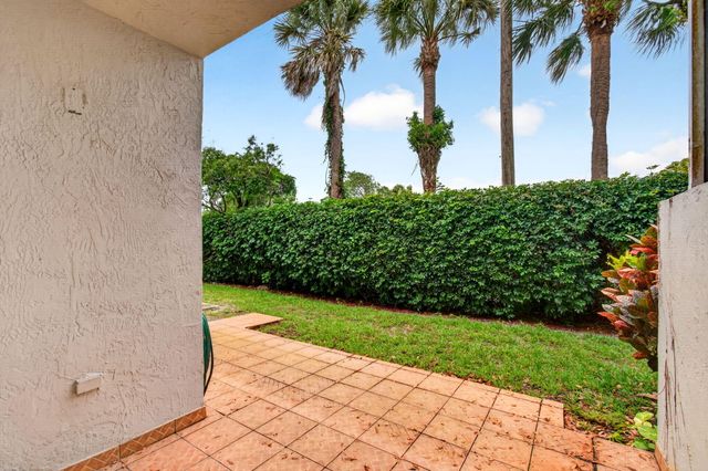 8289 Via Serena, Boca Raton, FL 33433