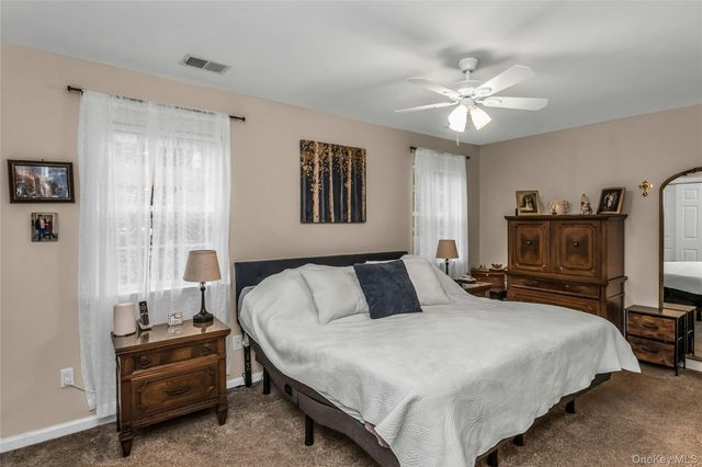 1 Biltmore Circle 1, Huntington Station, NY 11746