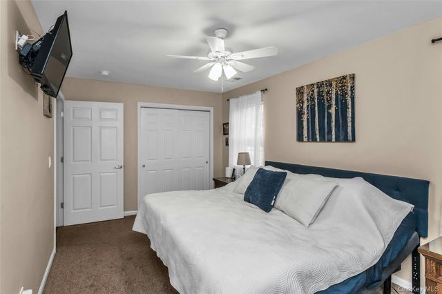 1 Biltmore Circle 1, Huntington Station, NY 11746