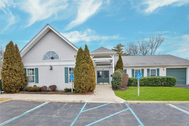 1 Biltmore Circle 1, Huntington Station, NY 11746