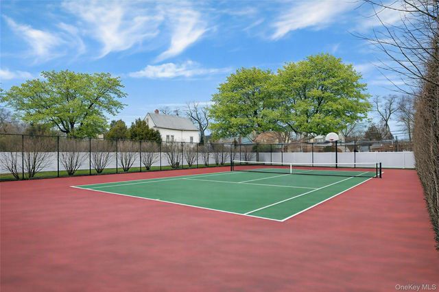 1 Biltmore Circle 1, Huntington Station, NY 11746