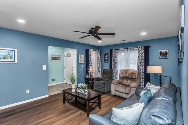 1 Biltmore Circle 1, Huntington Station, NY 11746