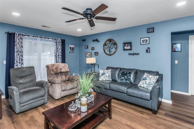 1 Biltmore Circle 1, Huntington Station, NY 11746
