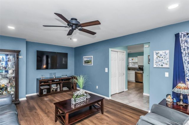 1 Biltmore Circle 1, Huntington Station, NY 11746