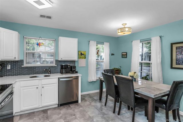 1 Biltmore Circle 1, Huntington Station, NY 11746