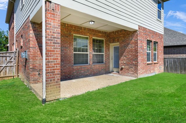 220 Sir Brine Drive, Lewisville, TX 75056