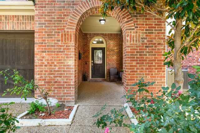 220 Sir Brine Drive, Lewisville, TX 75056