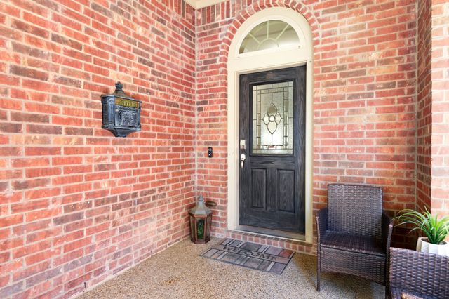 220 Sir Brine Drive, Lewisville, TX 75056