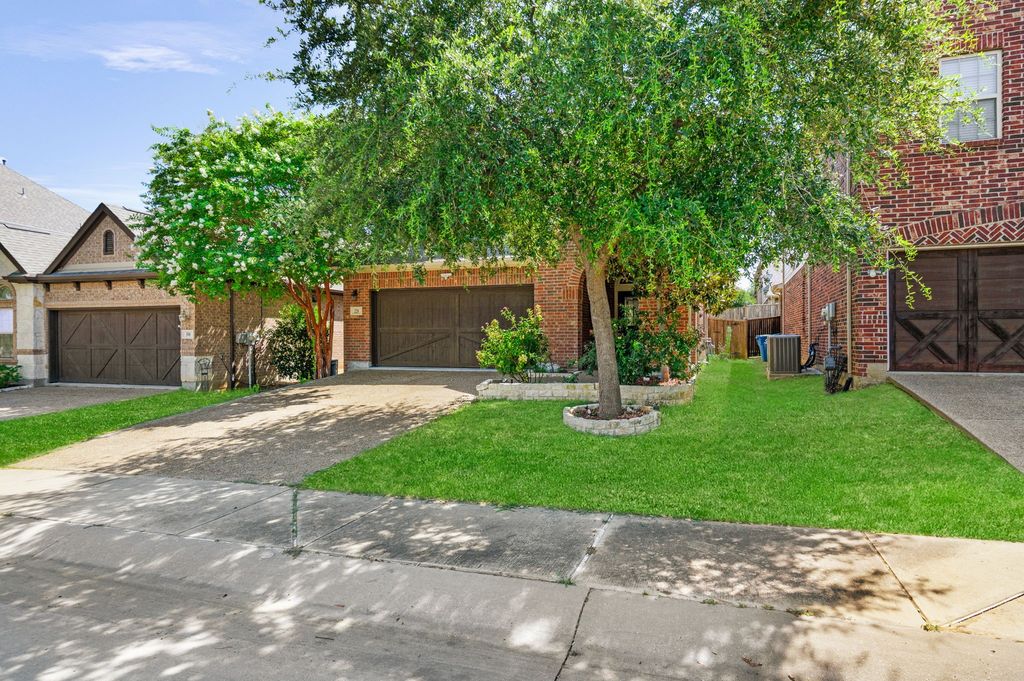 220 Sir Brine Drive, Lewisville, TX 75056