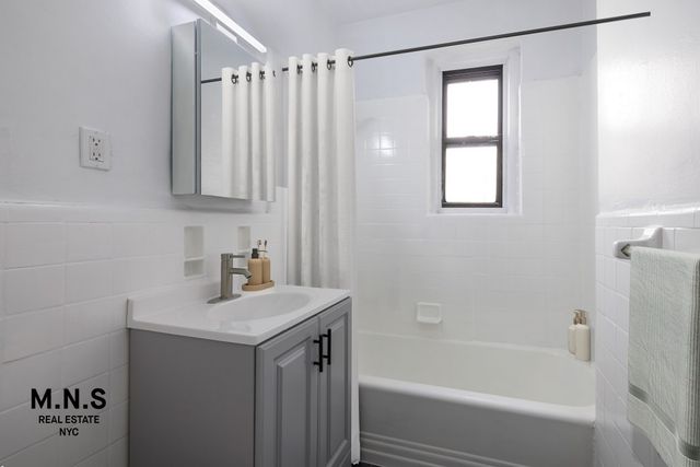 15501 90th Ave Apt 1K, New York City, NY 11432