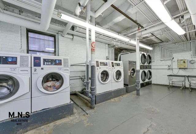 15501 90th Ave Apt 1K, New York City, NY 11432