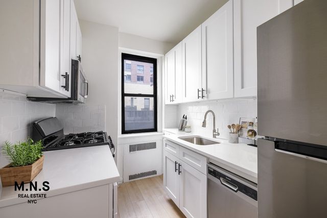 15501 90th Ave Apt 1K, New York City, NY 11432