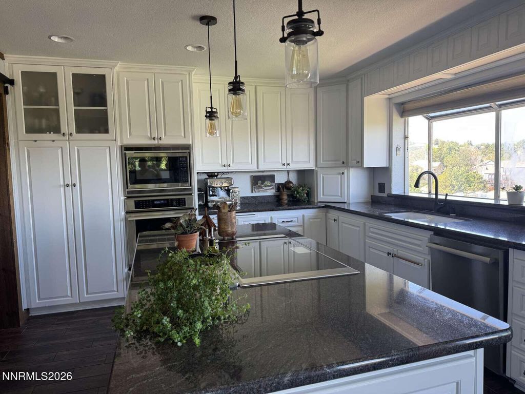 Image 8 of property listing at 1547 Kestrel Court, Reno, NV 89509