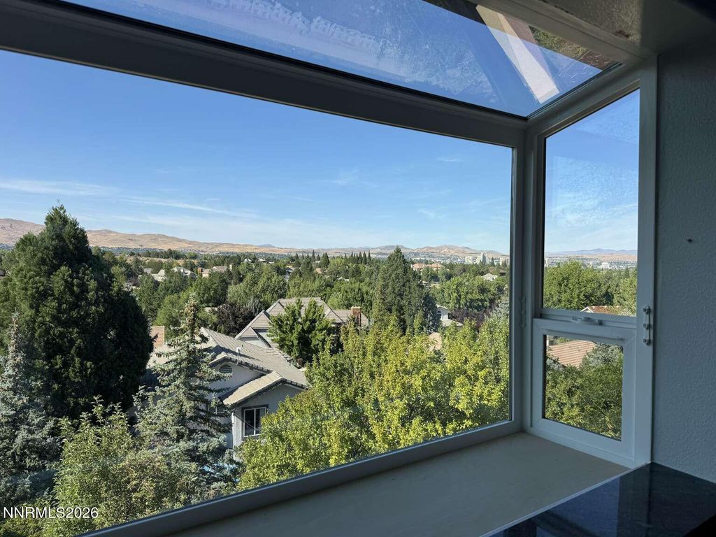 Image 9 of property listing at 1547 Kestrel Court, Reno, NV 89509