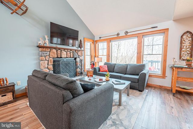 208 SYCAMORE CT, Tannersville, PA 18372