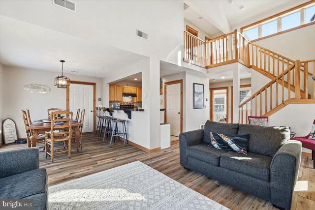 208 SYCAMORE CT, Tannersville, PA 18372