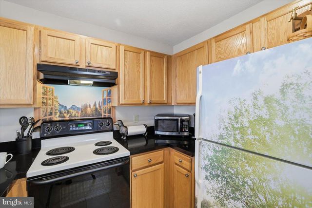 208 SYCAMORE CT, Tannersville, PA 18372